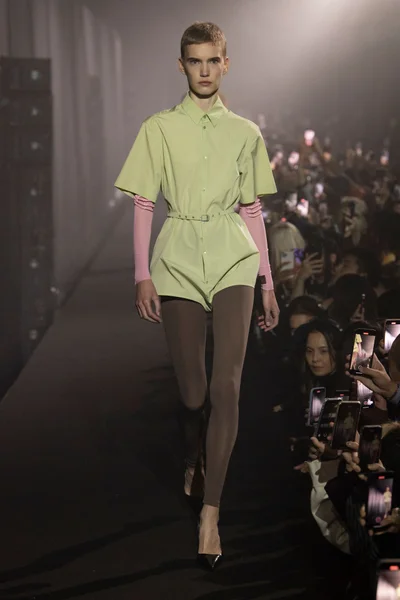 Look 1